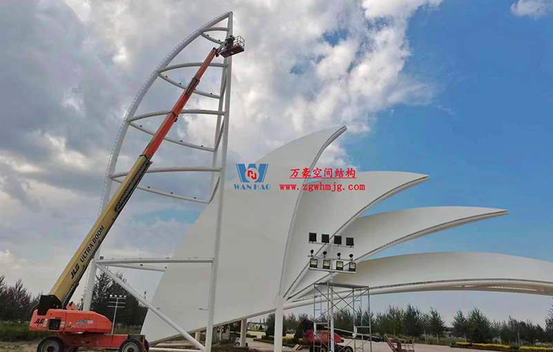 陜西定邊馬蓮灘沙漠公園鋼膜結構工程“奮力快跑”,工程“進度條”刷新了! 陜西定邊馬蓮灘沙漠公園鋼膜結構工程“奮力快跑”,工程“進度條”刷新了!