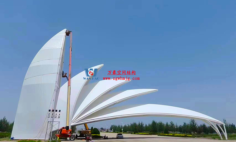 陜西定邊馬蓮灘沙漠公園鋼膜結構工程“奮力快跑”,工程“進度條”刷新了! 陜西定邊馬蓮灘沙漠公園鋼膜結構工程“奮力快跑”,工程“進度條”刷新了!