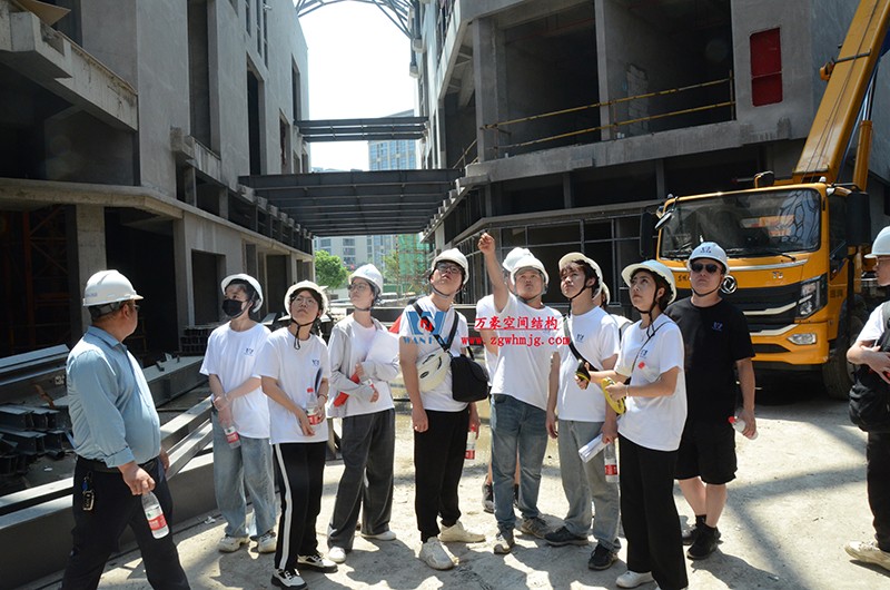 嘉興長安里ETFE氣枕鋼膜結(jié)構(gòu)頂棚工程現(xiàn)場(chǎng)學(xué)習(xí)觀摩會(huì)