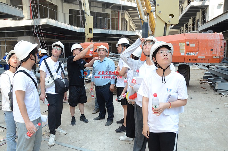 嘉興長安里ETFE氣枕鋼膜結(jié)構(gòu)頂棚工程現(xiàn)場(chǎng)學(xué)習(xí)觀摩會(huì)