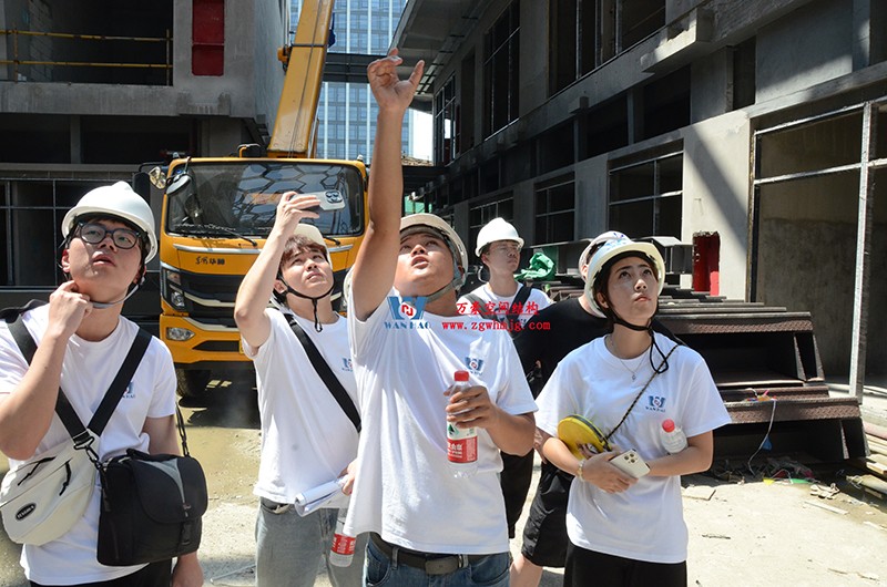 嘉興長安里ETFE氣枕鋼膜結(jié)構(gòu)頂棚工程現(xiàn)場(chǎng)學(xué)習(xí)觀摩會(huì)