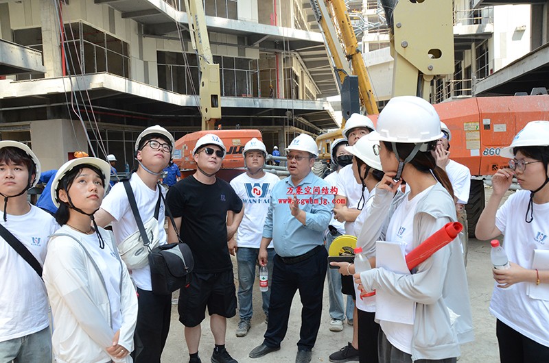 嘉興長安里ETFE氣枕鋼膜結(jié)構(gòu)頂棚工程現(xiàn)場(chǎng)學(xué)習(xí)觀摩會(huì)