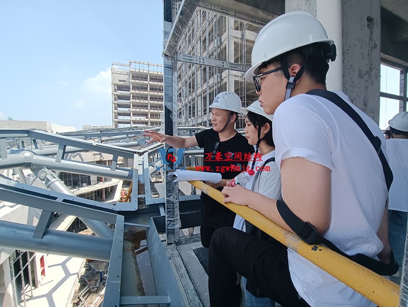 嘉興長安里ETFE氣枕鋼膜結(jié)構(gòu)頂棚工程現(xiàn)場(chǎng)學(xué)習(xí)觀摩會(huì)