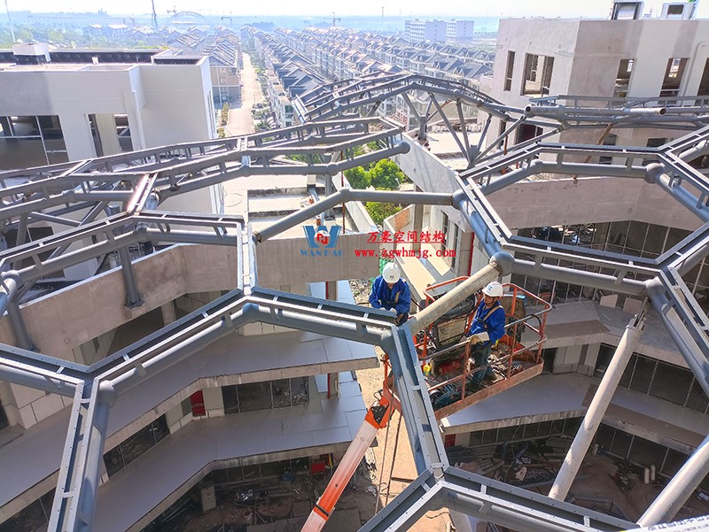 嘉興長安里ETFE氣枕鋼膜結(jié)構(gòu)頂棚工程現(xiàn)場(chǎng)學(xué)習(xí)觀摩會(huì)