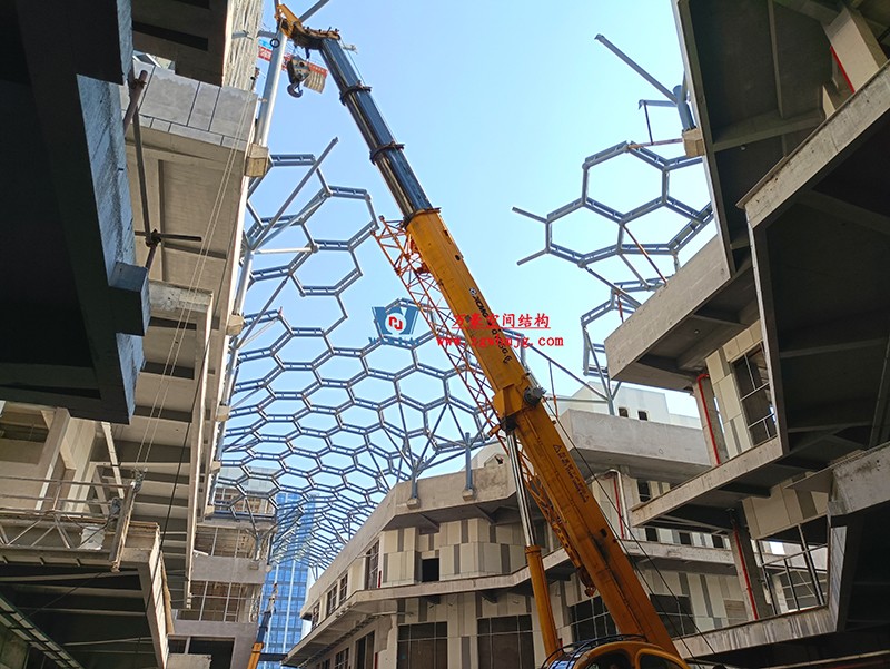 嘉興長安里ETFE氣枕鋼膜結(jié)構(gòu)頂棚工程現(xiàn)場(chǎng)學(xué)習(xí)觀摩會(huì)