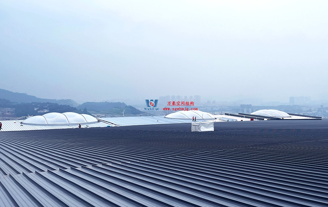 提檔提速,ETFE氣枕膜結構天窗正在火熱施工安裝中 提檔提速,ETFE氣枕膜結構天窗正在火熱施工安裝中