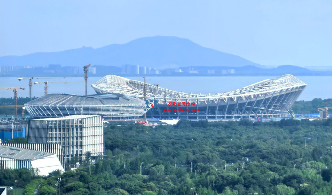 緊跟“蘇超熱浪”，火熱施工中，一只白鷺即將振翅高飛！