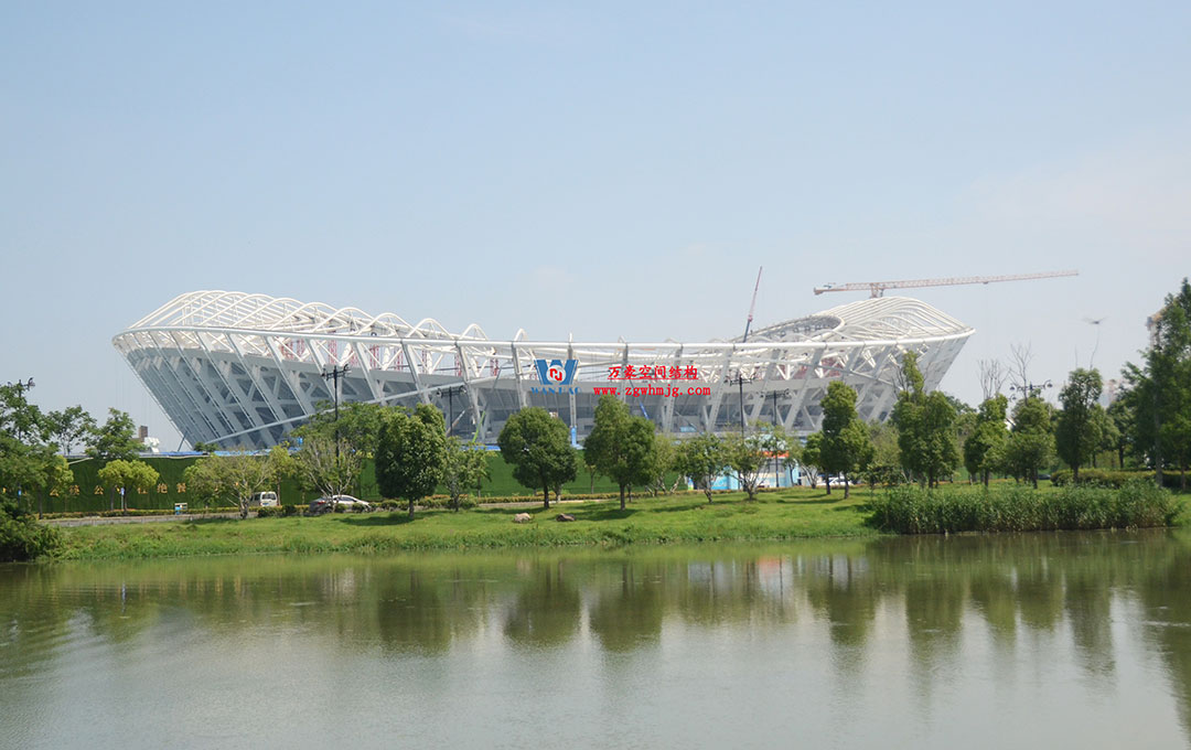 無錫奧體中心體育場ETFE膜首吊成功，太湖畔將閃耀“生態之光”