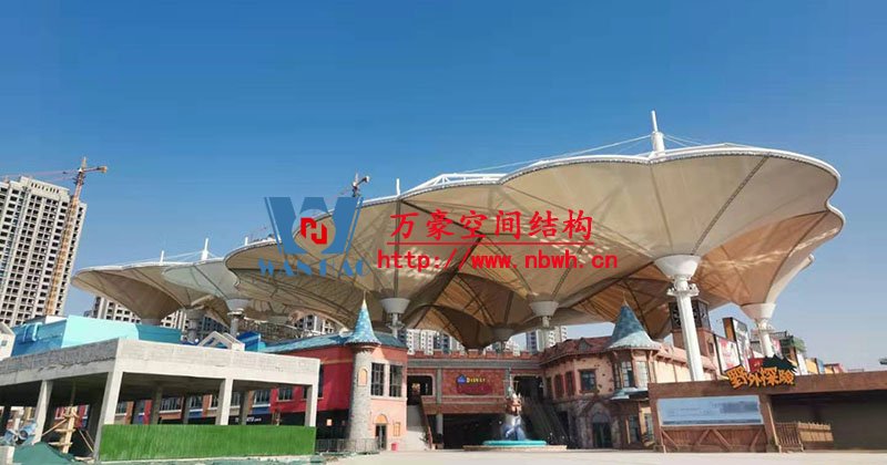 山東聊城萬達小鎮七彩祥云PTFE膜結構項目