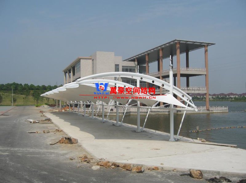 單側斜拉型膜結構車棚