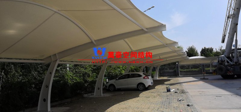 膜結構車棚