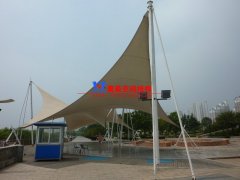 膜結(jié)構(gòu)雨棚價(jià)格多少錢(qián)一平？膜結(jié)構(gòu)雨棚制作安裝有哪些要點(diǎn)需要注意？