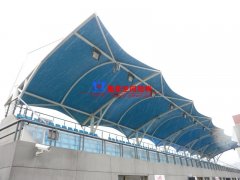 膜結(jié)構(gòu)看臺(tái)有哪些優(yōu)點(diǎn)？體育場膜結(jié)構(gòu)看臺(tái)設(shè)計(jì)施工注意事項(xiàng)有哪些？