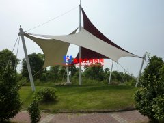 膜結(jié)構(gòu)單層鋼結(jié)構(gòu)施工中有哪些注意事項(xiàng)和操作要點(diǎn)？