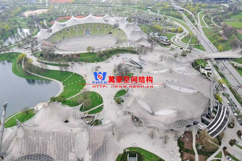 膜結構體育場