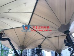 五鄉地鐵站傘狀PTFE膜結構工程進入膜布安裝階段