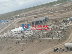 茶卡景區（二期）膜結構工程A區鋼結構主體施工完成，膜結構開始安裝